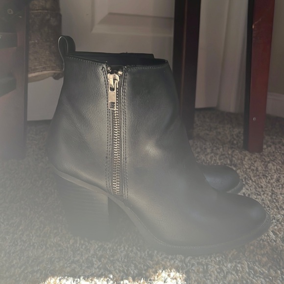 Black boots - Picture 2 of 7